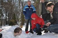 Если не умом, то хоть голым задом. Украинец попадет в Книгу рекордов Гиннеса за то, что… почти полтора часа пролежал голышом в сугробе